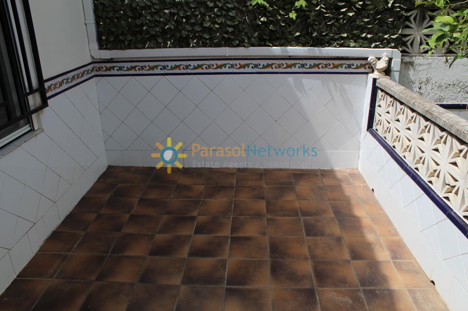 3 bedroom Villa for rent in Oliva with garage - € 750 (Ref: 10029578)