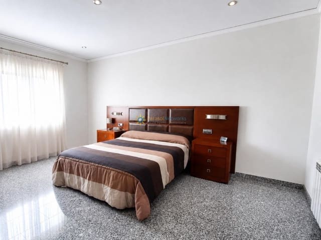 4 Zimmer Villa zu verkaufen in L'Olleria mit Garage - 280.000 € (Ref: 10029842)