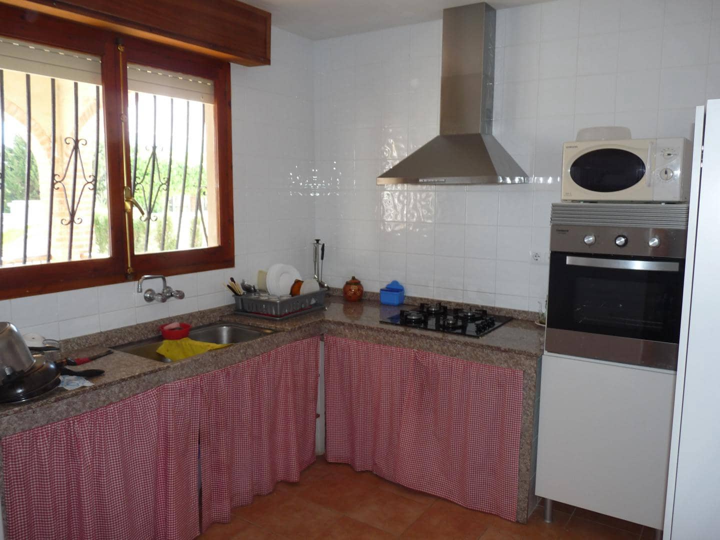 4 soveværelse Villa til leje i Oliva med garage - € 650 (Ref: 10032230)