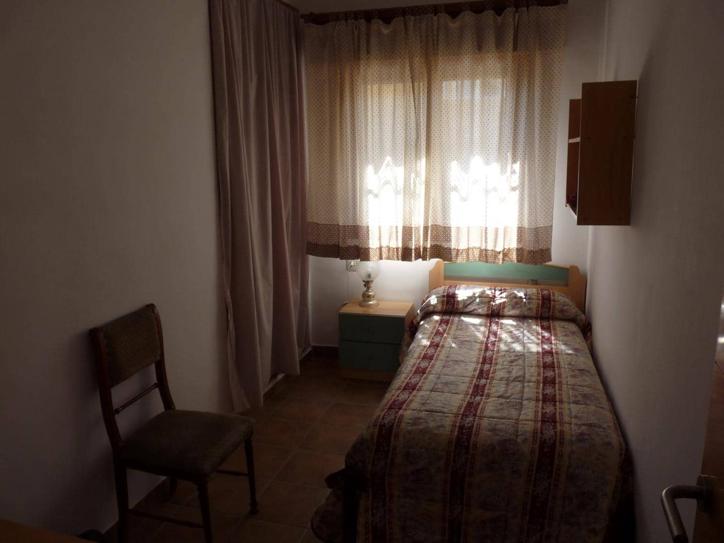 4 soveværelse Villa til leje i Oliva med garage - € 650 (Ref: 10032230)