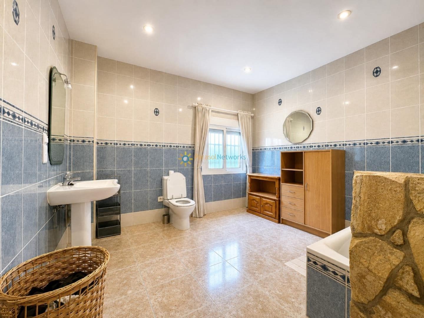 6 soveværelse Villa til salg i L'Olleria med swimmingpool garage - € 485.000 (Ref: 10034466)