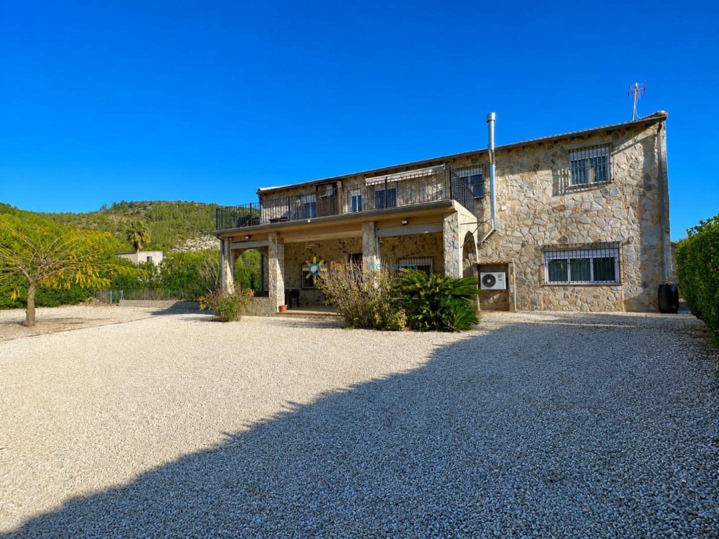 6 soveværelse Villa til salg i L'Olleria med swimmingpool garage - € 485.000 (Ref: 10034466)