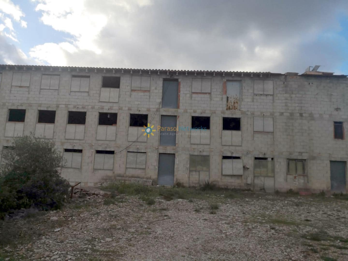 Ubebygd land til salgs i Beniganim - € 75 000 (Ref: 10061027)