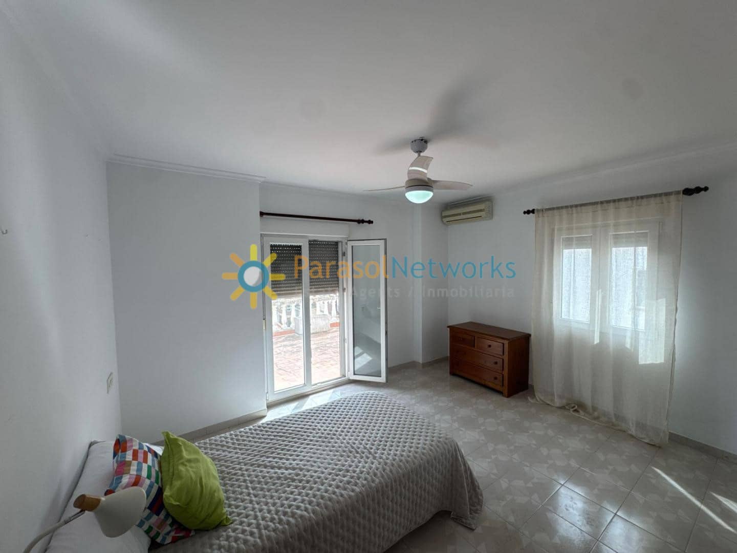 Casa de 4 habitaciones en Ador en alquiler con garaje - 950 € (Ref: 10074678)