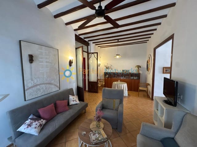 4 bedroom Townhouse for rent in Ador with garage - € 950 (Ref: 10074678)