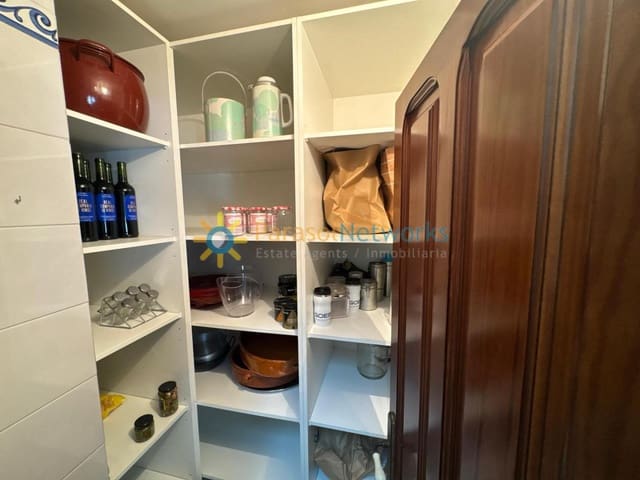 4 bedroom Townhouse for rent in Ador with garage - € 950 (Ref: 10074678)