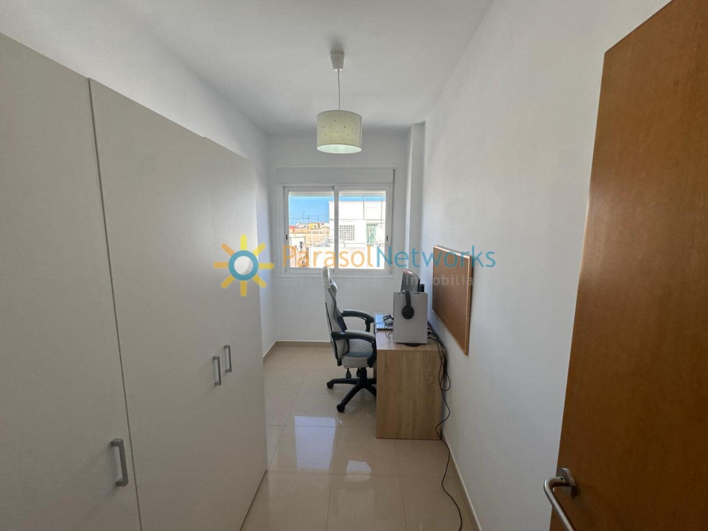 3 soveværelse Lejlighed til leje i Oliva med garage - € 800 (Ref: 10077260)