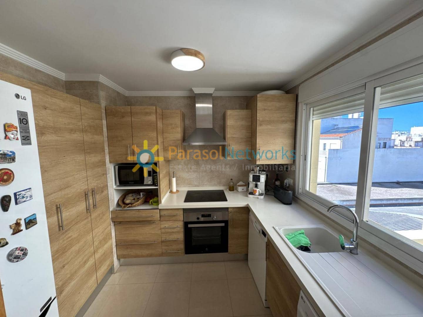 3 soveværelse Lejlighed til leje i Oliva med garage - € 800 (Ref: 10077260)