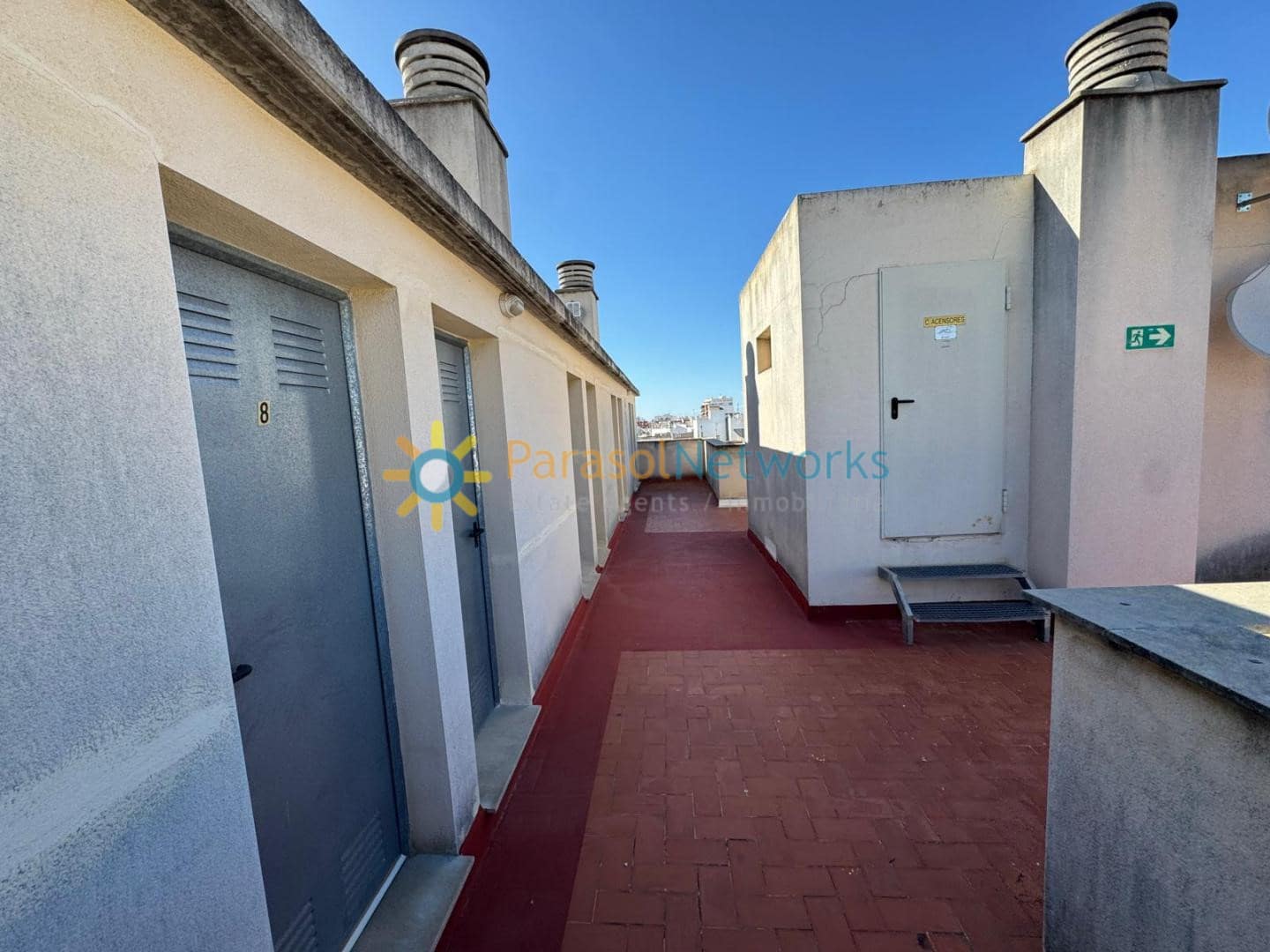 3 soveværelse Lejlighed til leje i Oliva med garage - € 800 (Ref: 10077260)