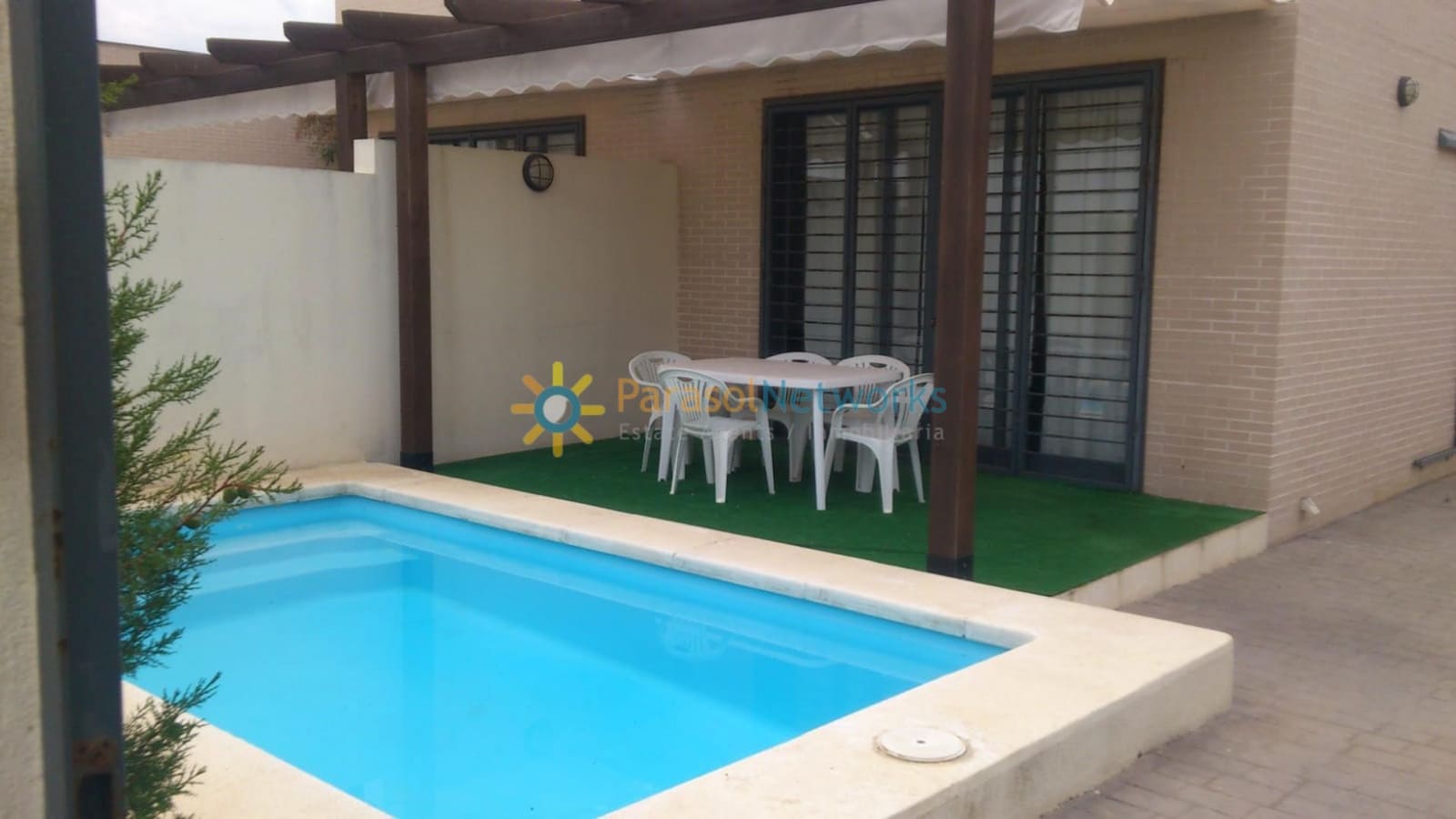 2 Zimmer Doppelhaus zu vermieten in Oliva mit Pool Garage - 950 € (Ref: 10093966)