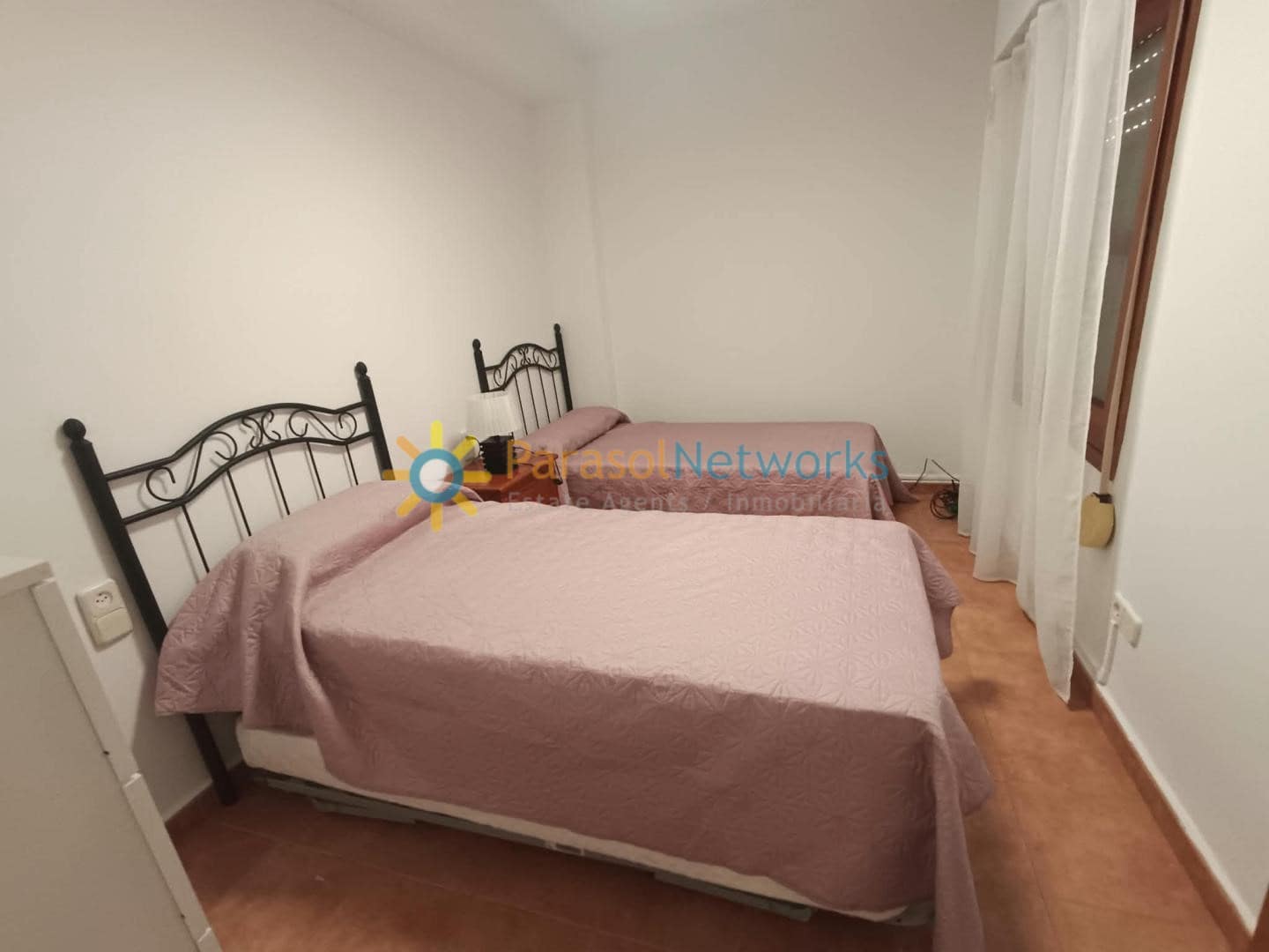 4 sovrum Lägenhet att hyra i Oliva - 550 € (Ref: 10100816)
