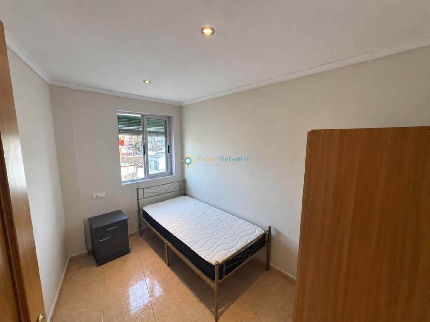 4 bedroom Townhouse for sale in Oliva - € 125,000 (Ref: 10100998)