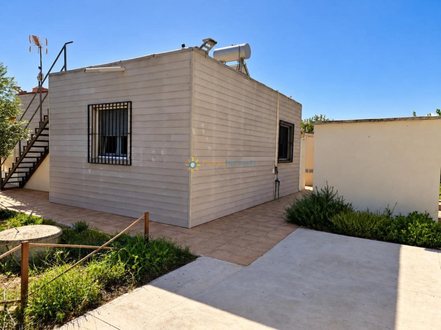 2 bedroom Villa for sale in Oliva with garage - € 250,000 (Ref: 10130559)