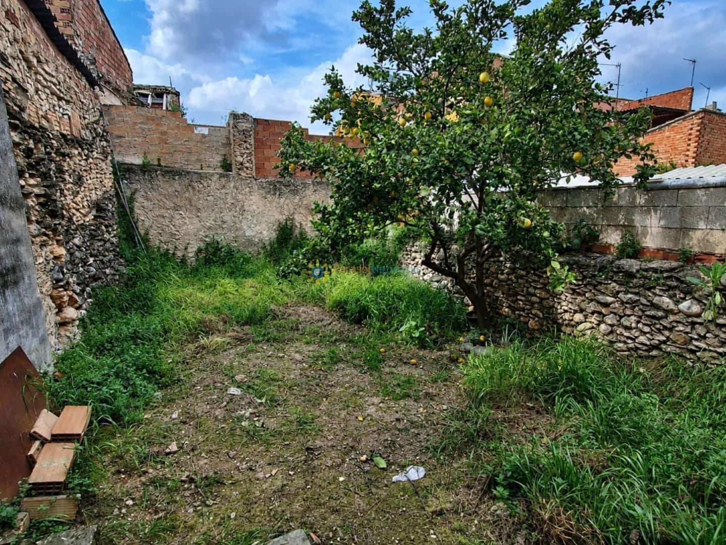 5 soverom Hus til salgs i Montaverner med garasje - € 92 000 (Ref: 10145135)