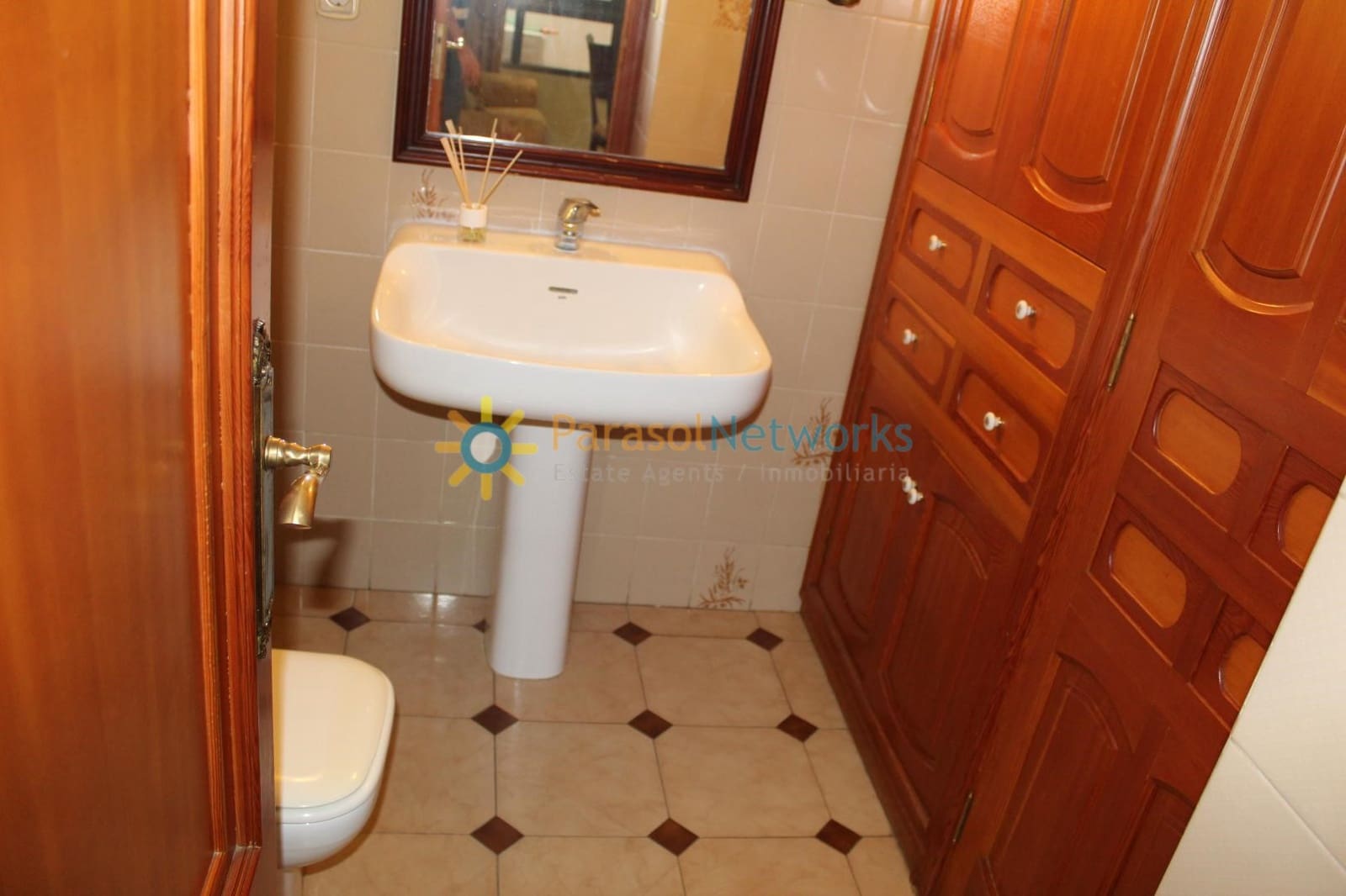 3 soverom Leilighet til leie i Oliva - € 700 (Ref: 9074598)