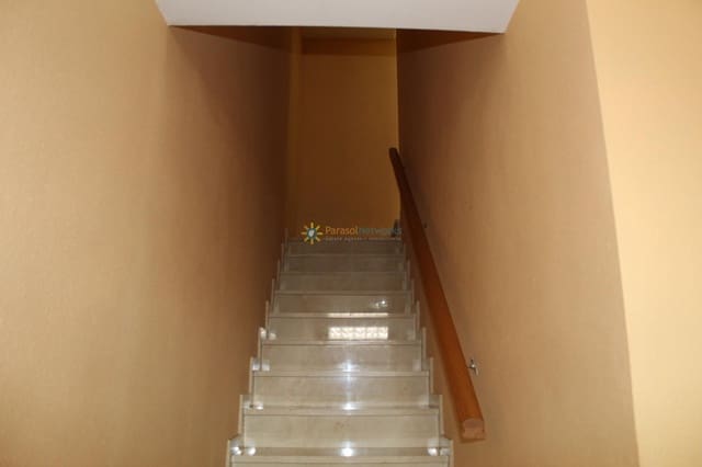 5 soveværelse Rækkehus til salg i Piles med garage - € 170.000 (Ref: 9081943)