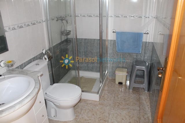 Appartement de 3 chambres à louer à Dénia avec piscine garage - 700 € (Ref: 9146486)