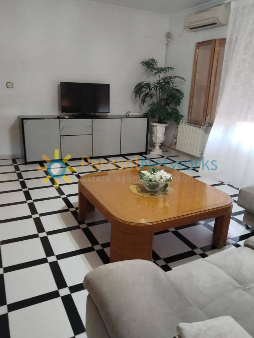 4 bedroom Villa for rent in Oliva with pool garage - € 1,600 (Ref: 9146572)