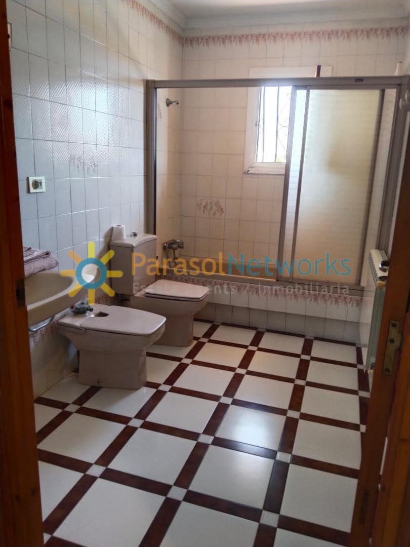 4 bedroom Villa for rent in Oliva with pool garage - € 1,600 (Ref: 9146572)