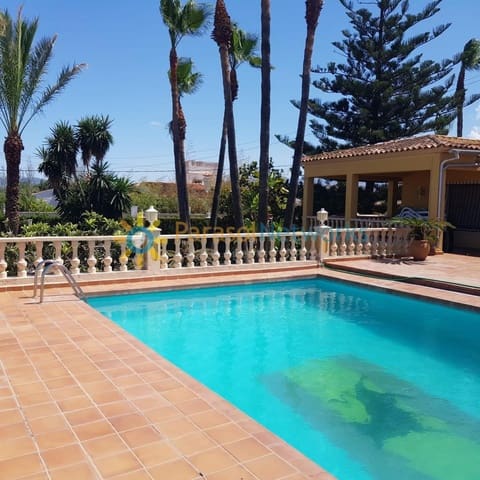 4 bedroom Villa for rent in Oliva with pool garage - € 1,600 (Ref: 9146572)