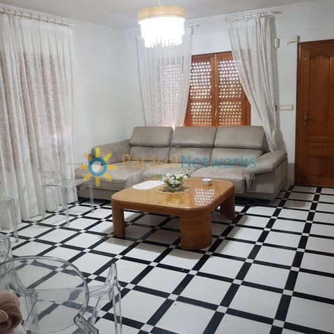 4 bedroom Villa for rent in Oliva with pool garage - € 1,600 (Ref: 9146572)