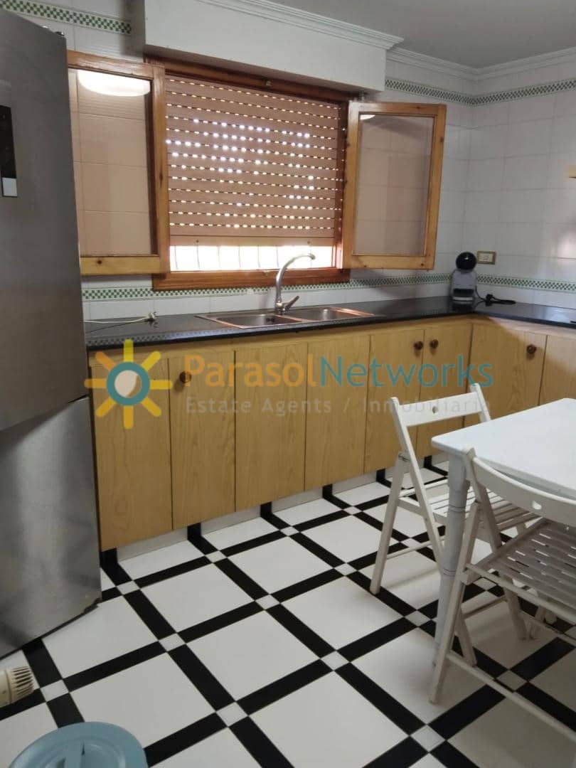 4 bedroom Villa for rent in Oliva with pool garage - € 1,600 (Ref: 9146572)