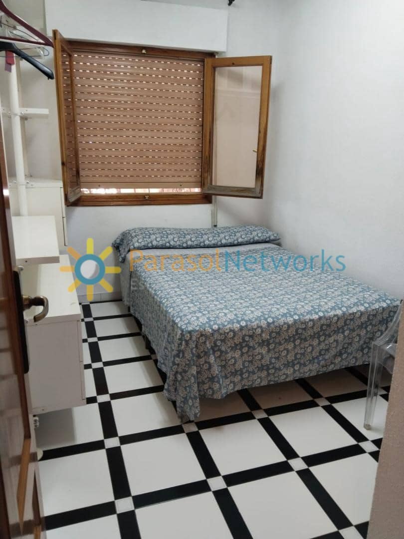 4 bedroom Villa for rent in Oliva with pool garage - € 1,600 (Ref: 9146572)