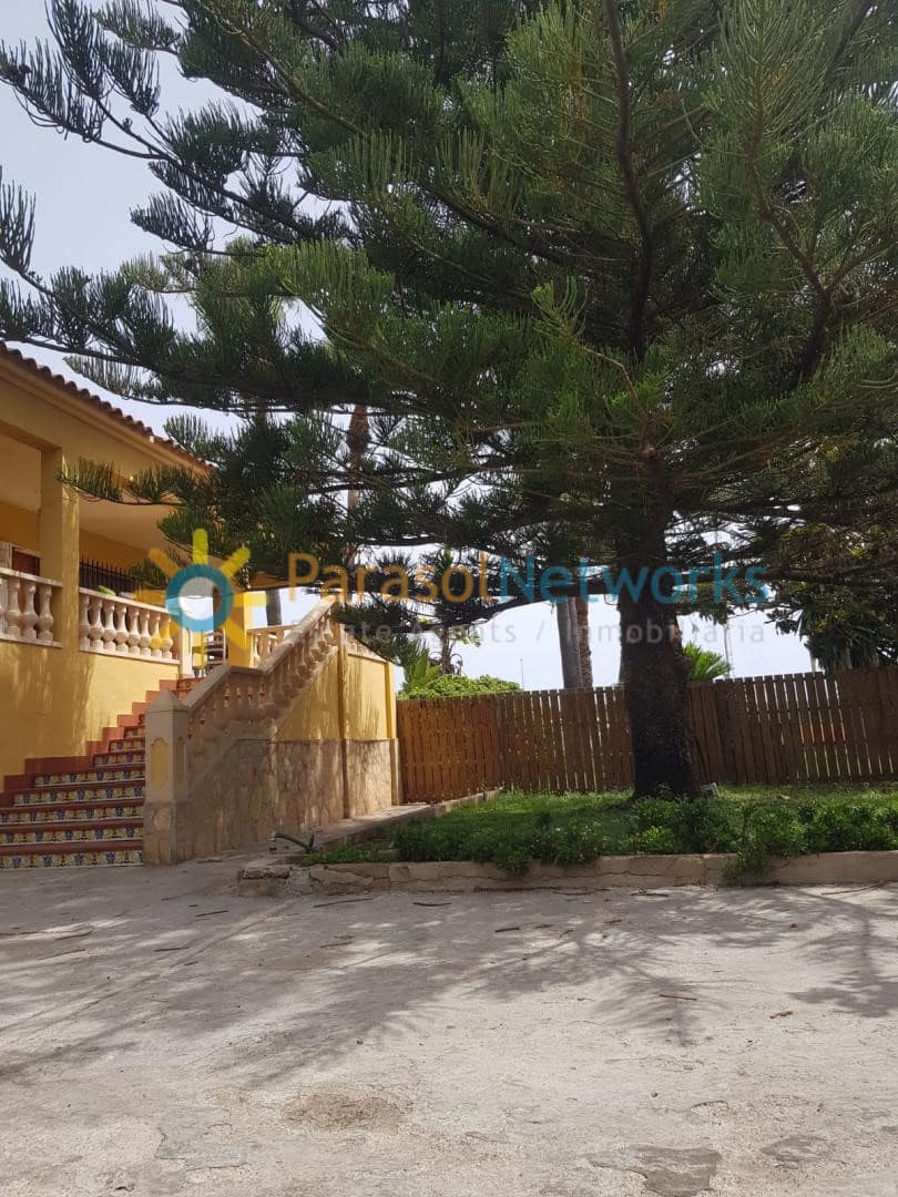 4 bedroom Villa for rent in Oliva with pool garage - € 1,600 (Ref: 9146572)