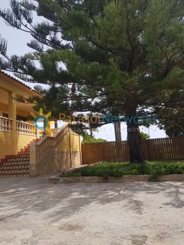 4 bedroom Villa for rent in Oliva with pool garage - € 1,600 (Ref: 9146572)