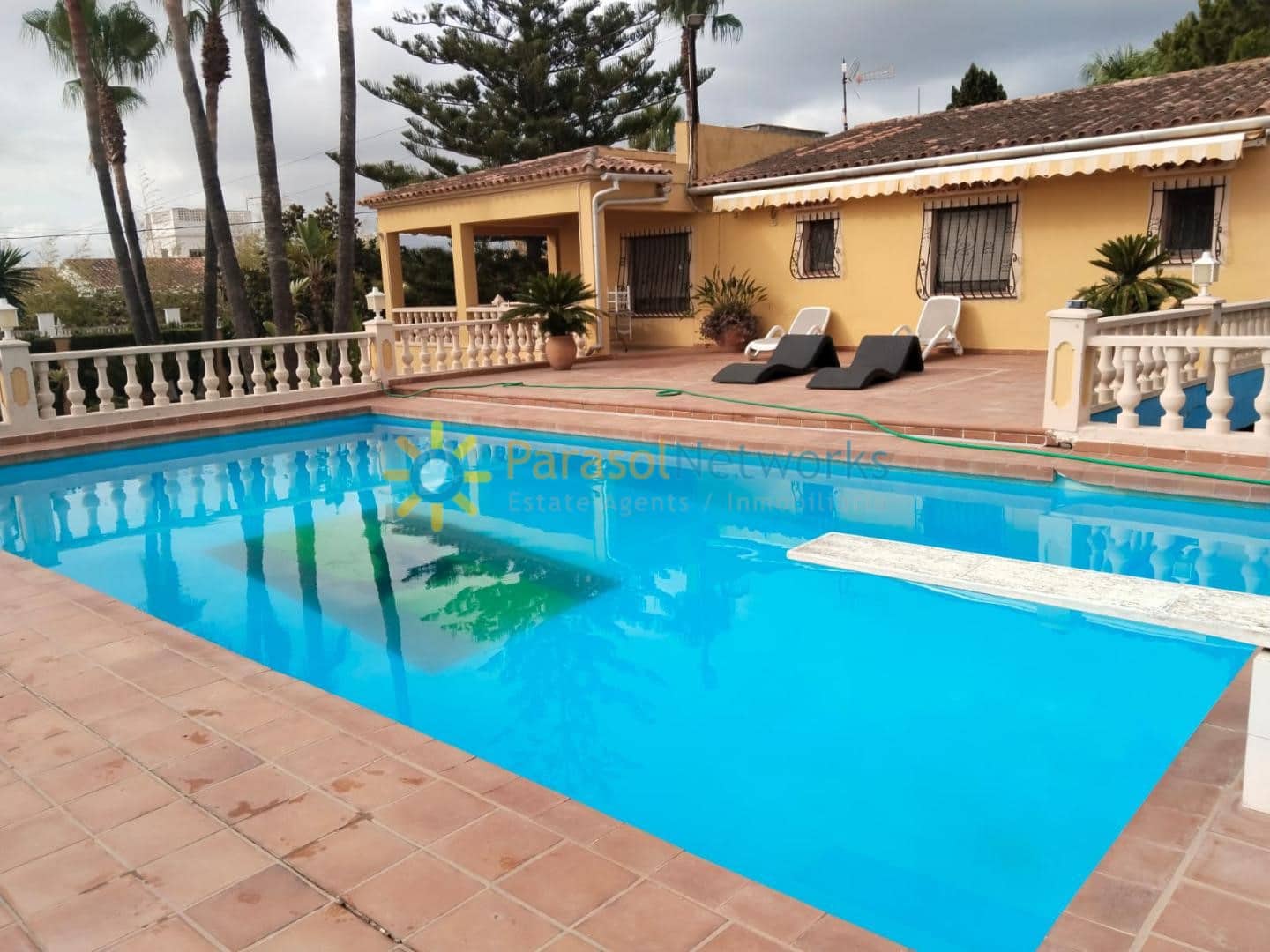 4 bedroom Villa for rent in Oliva with pool garage - € 1,600 (Ref: 9146572)