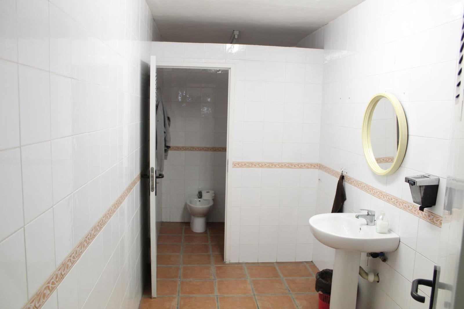 1 soveværelse Virksomhed til leje i Oliva med garage - € 3.000 (Ref: 9158258)