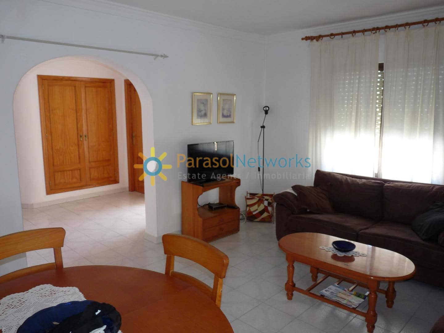 3 soveværelse Villa til leje i Oliva med swimmingpool garage - € 1.100 (Ref: 9185720)