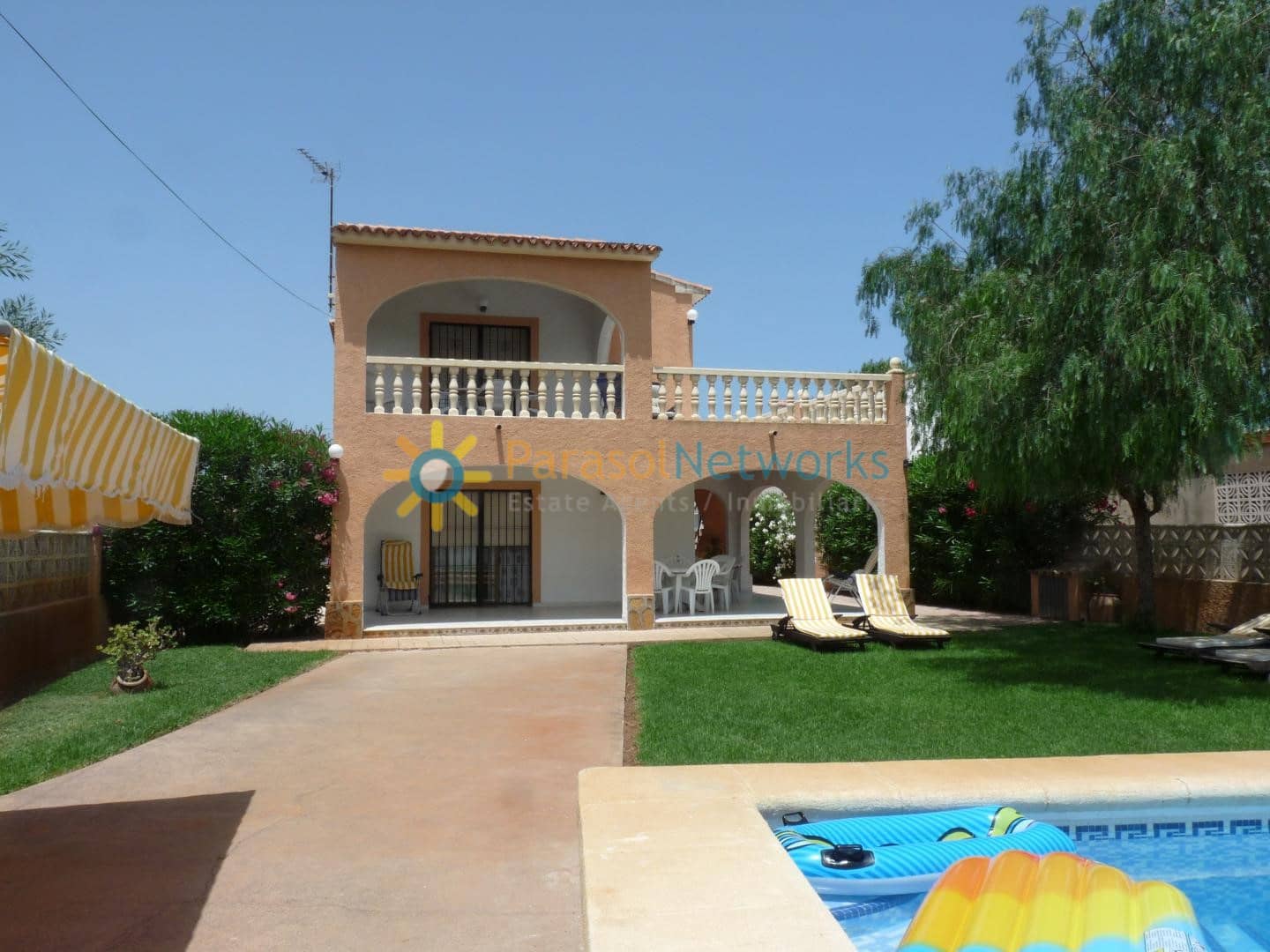 3 soveværelse Villa til leje i Oliva med swimmingpool garage - € 1.100 (Ref: 9185720)