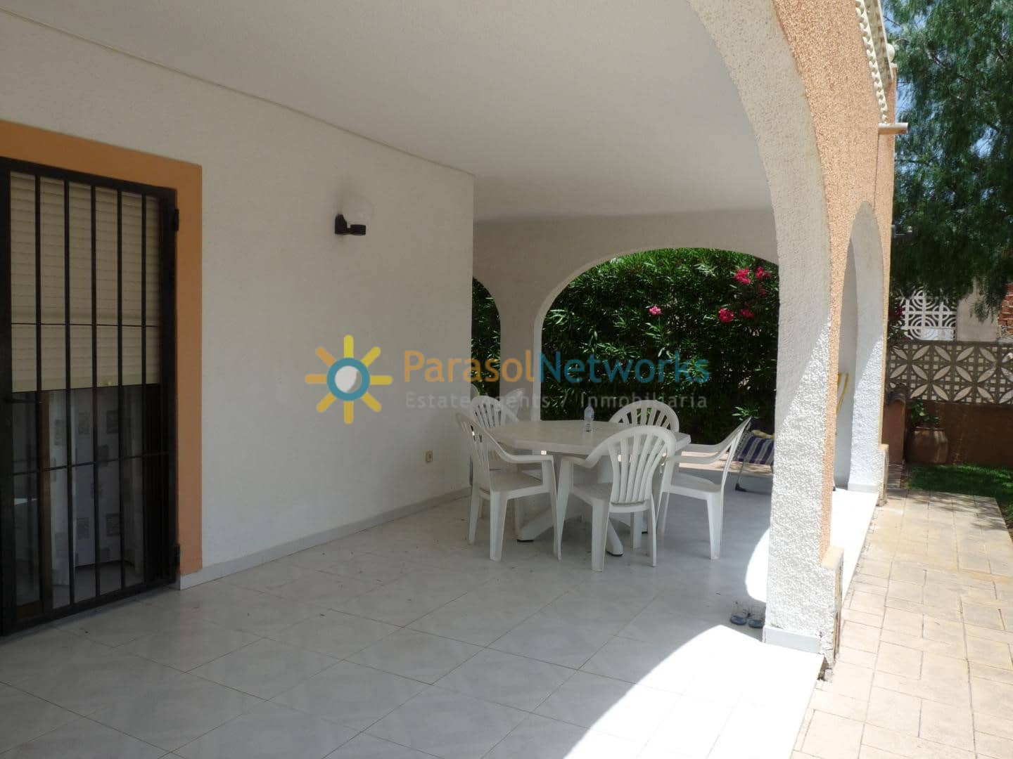 3 soveværelse Villa til leje i Oliva med swimmingpool garage - € 1.100 (Ref: 9185720)