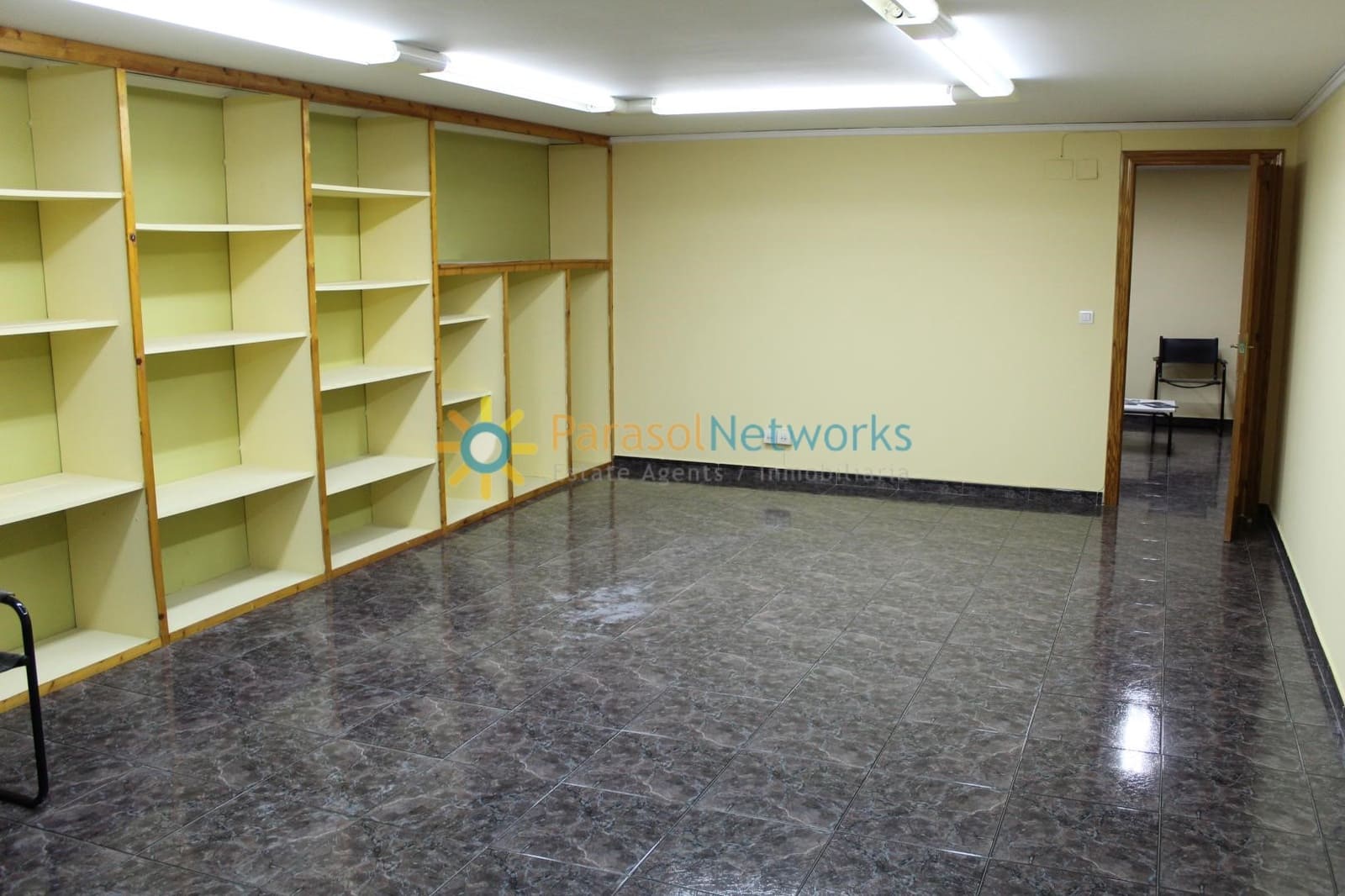 2 bedroom Office for rent in Oliva - € 600 (Ref: 9195046)