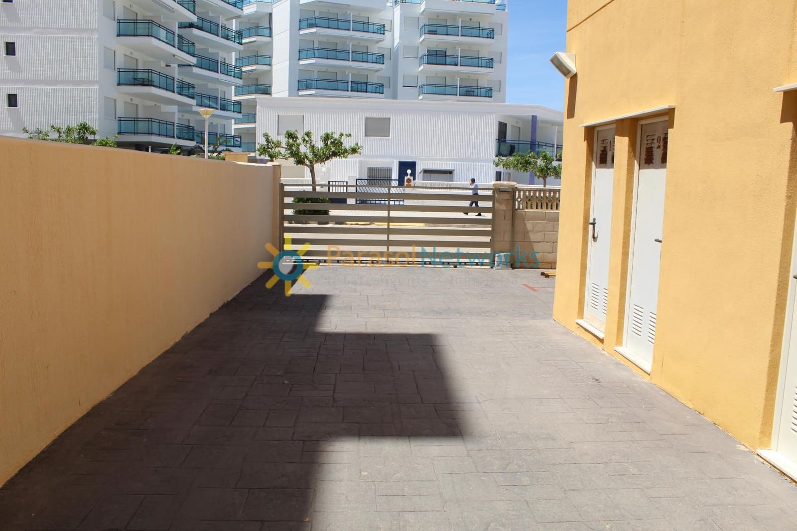 3 soveværelse Lejlighed til leje i Guardamar de la Safor med swimmingpool garage - € 1.200 (Ref: 9196808)