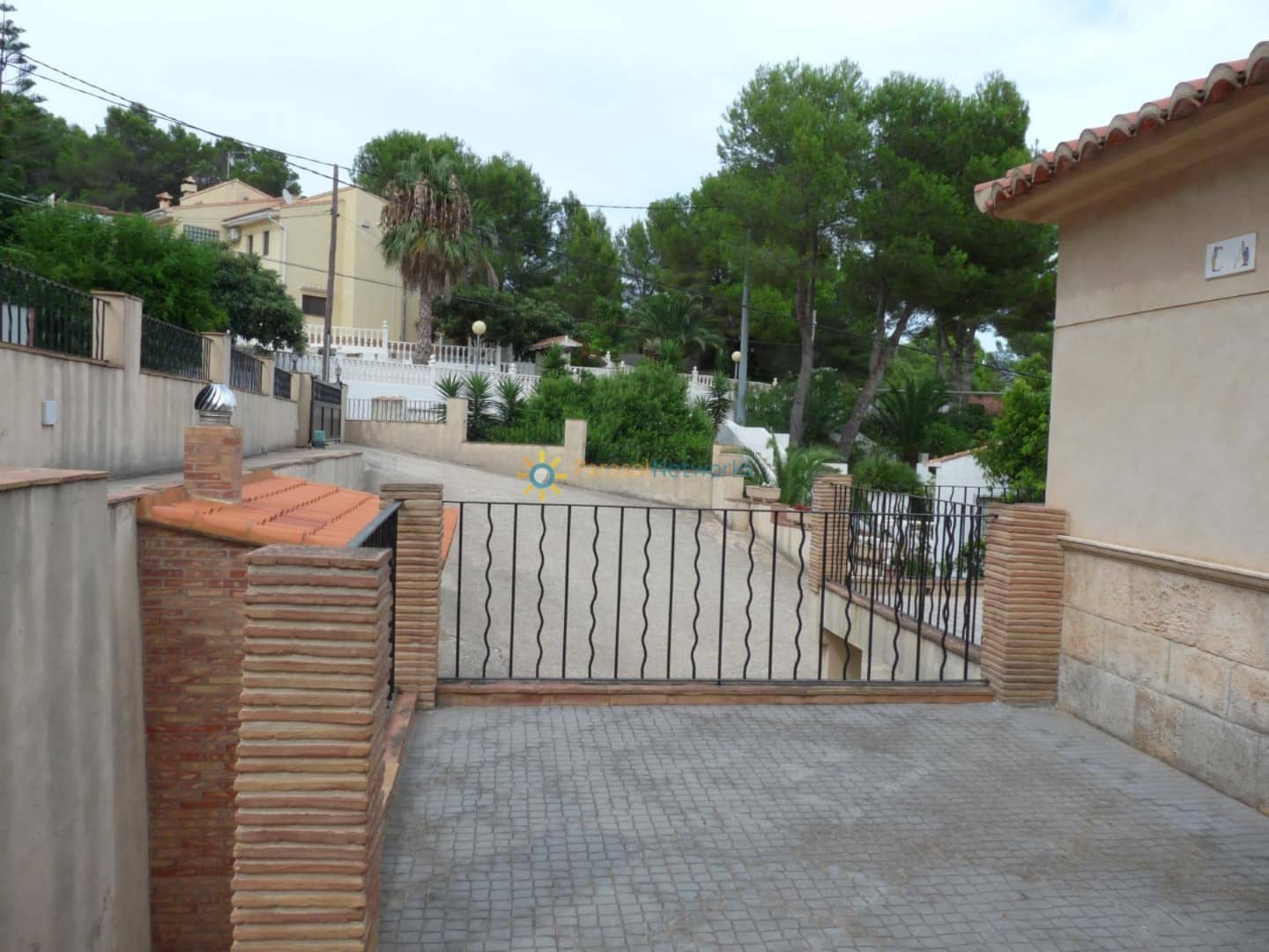 8 soveværelse Villa til salg i Oliva med swimmingpool garage - € 500.000 (Ref: 9200841)