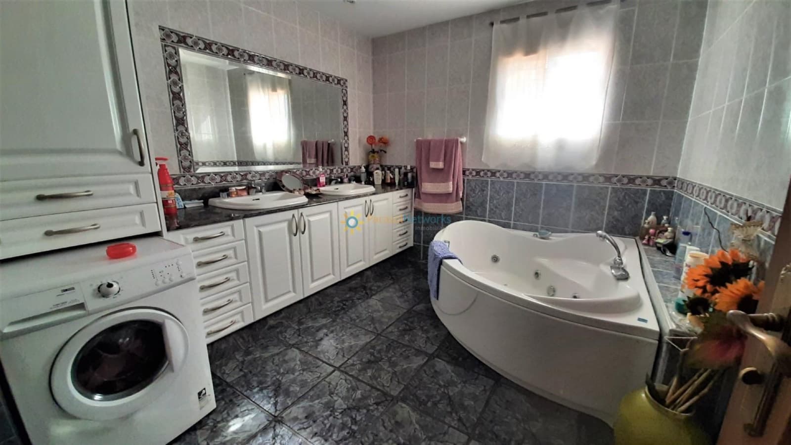 6 soverom Villa til salgs i Beniganim med svømmebasseng garasje - € 300 000 (Ref: 9203506)