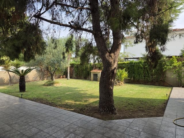 3 bedroom Villa for rent in El Puerto, Dénia - € 1,400 (Ref: 9235684)