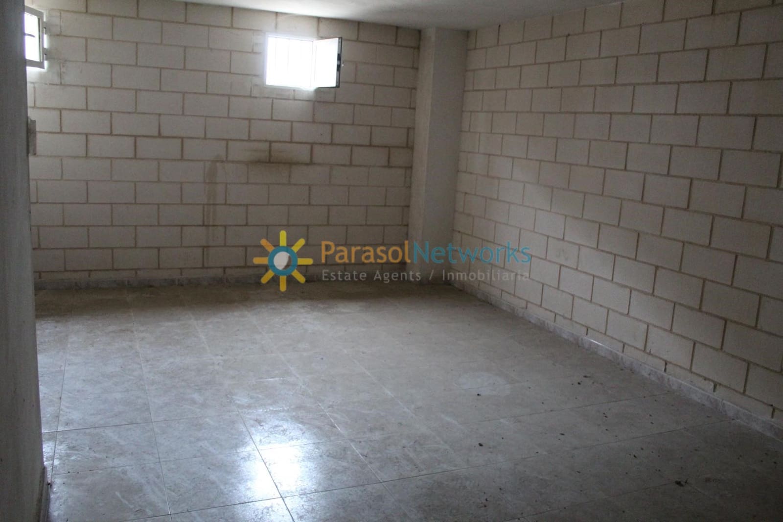 2 bedroom Business for rent in Oliva with garage - € 4,500 (Ref: 9282552)