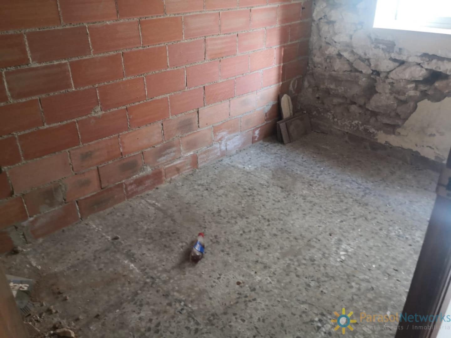 6 bedroom Townhouse for sale in Beniganim - € 45,000 (Ref: 9282934)