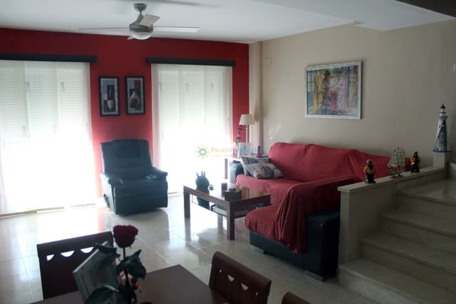 5 soveværelse Rækkehus til salg i Piles med garage - € 170.000 (Ref: 9293970)