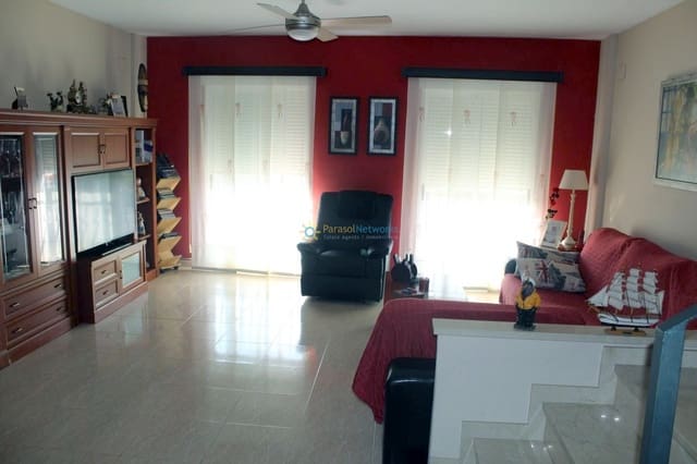 5 soveværelse Rækkehus til salg i Piles med garage - € 170.000 (Ref: 9293970)