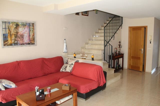 5 soveværelse Rækkehus til salg i Piles med garage - € 170.000 (Ref: 9293970)