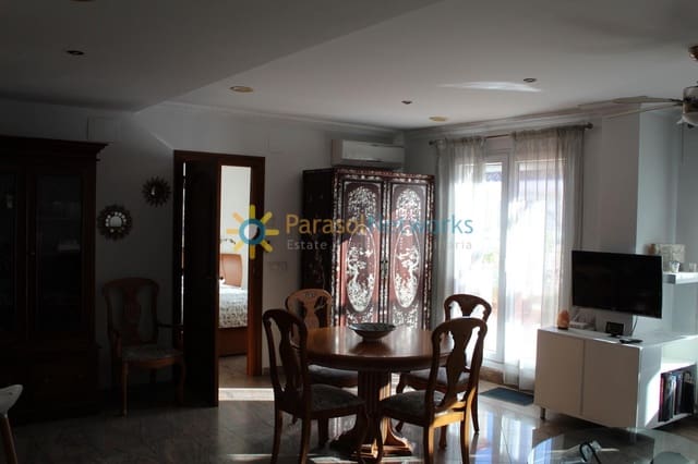 2 makuuhuone Kattohuoneisto vuokrattavana paikassa Centro Urbano, Dénia - 750 € (Ref: 9310183)