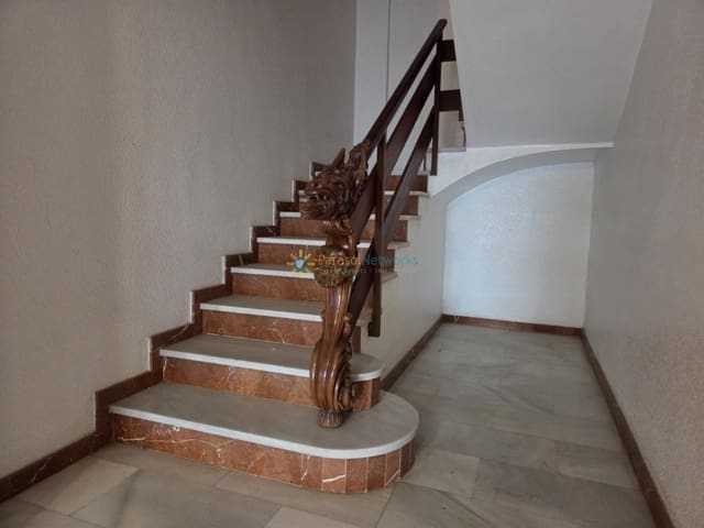 4 bedroom Townhouse for sale in Simat de la Valldigna with garage - € 199,000 (Ref: 9312007)