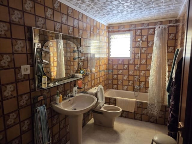 4 bedroom Townhouse for sale in Simat de la Valldigna with garage - € 199,000 (Ref: 9312007)