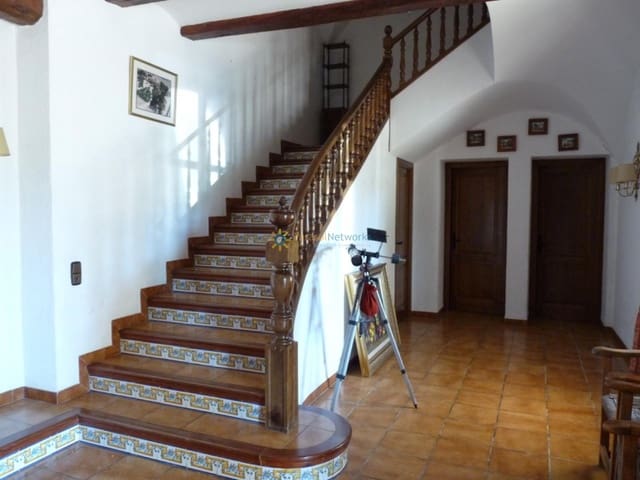 10 bedroom Hotel for sale in Ontinyent with garage - € 2,400,000 (Ref: 9315249)