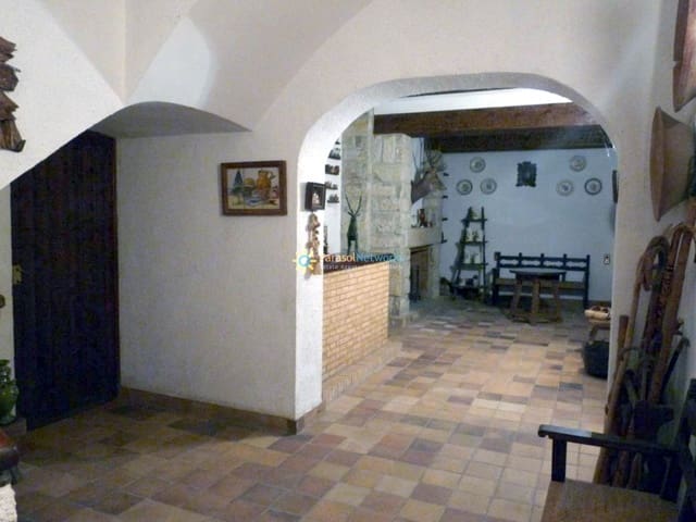 10 bedroom Hotel for sale in Ontinyent with garage - € 2,400,000 (Ref: 9315249)