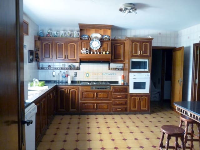 10 bedroom Hotel for sale in Ontinyent with garage - € 2,400,000 (Ref: 9315249)